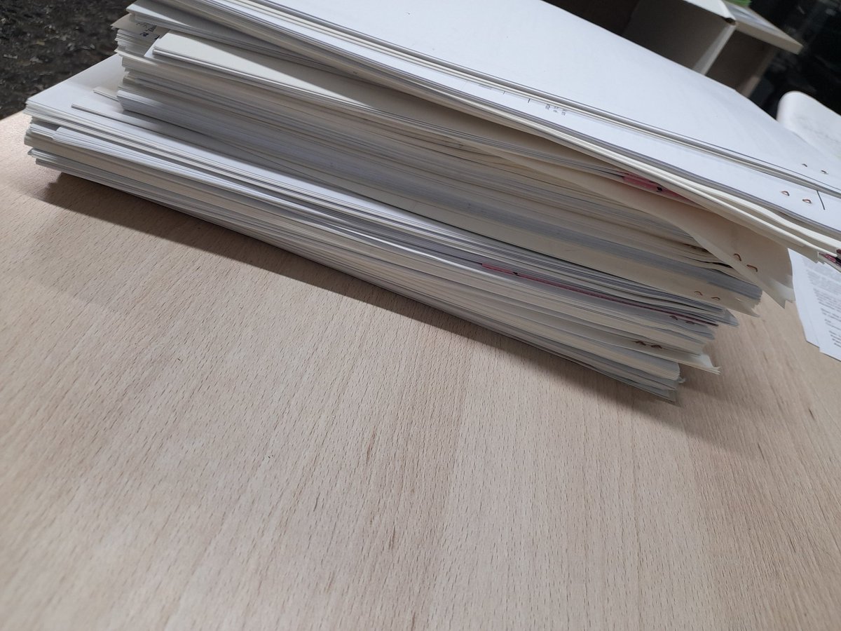 EnsLourdes's tweet photo. Guardar, y repasar matriz, preparar para encuadernar,  termino por este año las firmas en notaría..feliz año nuevo. https://t.co/YPn58nJEaj