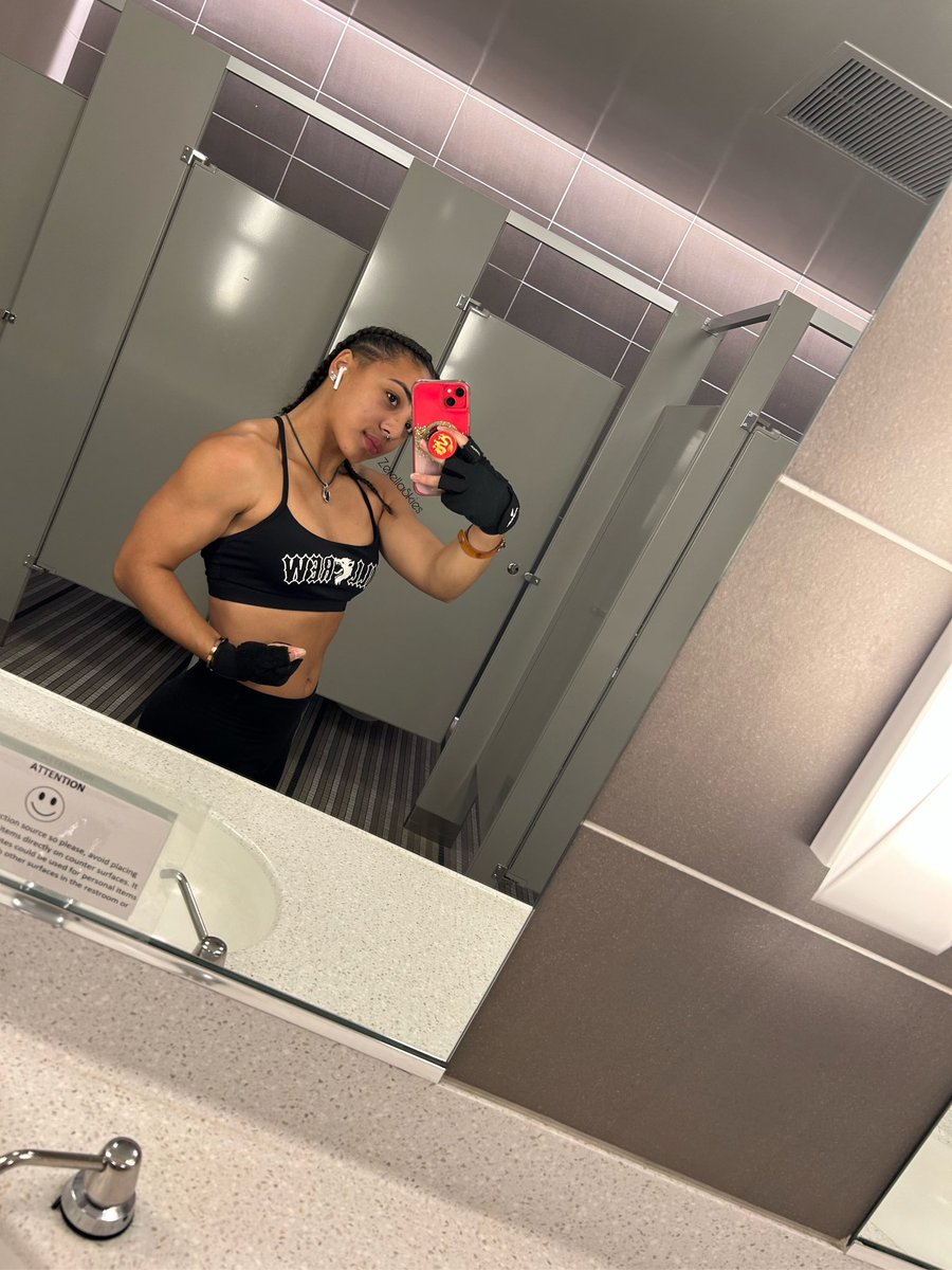 Zerella Skies 🐲 on Twitter: "2023 ain’t ready 🤍🐉🖤"