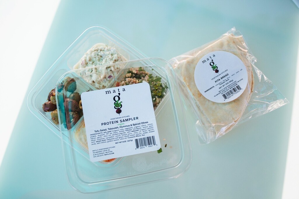 Need a protein boost? Our protein sampler features tofu salad, spiced olives, tabouleh, and hummus to give you the healthy energy you've been craving. Add with our fresh baked pita bread for dipping, spreading, or whatever you choose! 
.
.
.
#vegan #plan… instagr.am/p/Cmy-IctMsfQ/