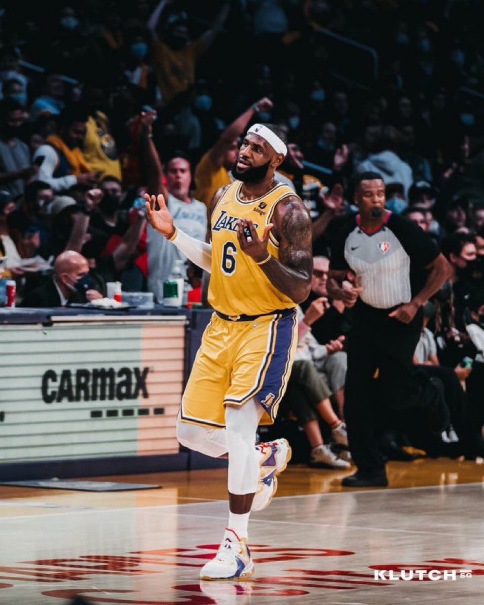 LeBronSZN__'s tweet photo. Happy 38th birthday to @KingJames:

👑 4x NBA champ
👑 4x Finals MVP
👑 4x NBA MVP
👑 13x All-NBA First Team
👑 18x NBA All-Star https://t.co/V02dqpzqfe