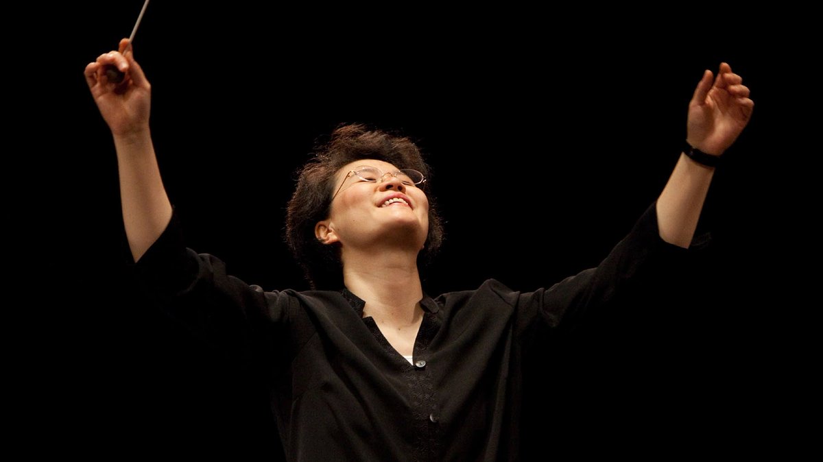 ClassicalMPR's tweet photo. Conductor Mei-Ann Chen takes the podium at Orchestra Hall to ring in a new year with the @mn_orchestra and soloist Awadagin Pratt in a program featuring works by Bernstein, Montgomery and Rimsky-Korsakov. Listen at 2 p.m. Sunday, Jan. 1, on @ClassicalMPR.
https://t.co/7rttV9EfiZ https://t.co/LbVfrWrMXq