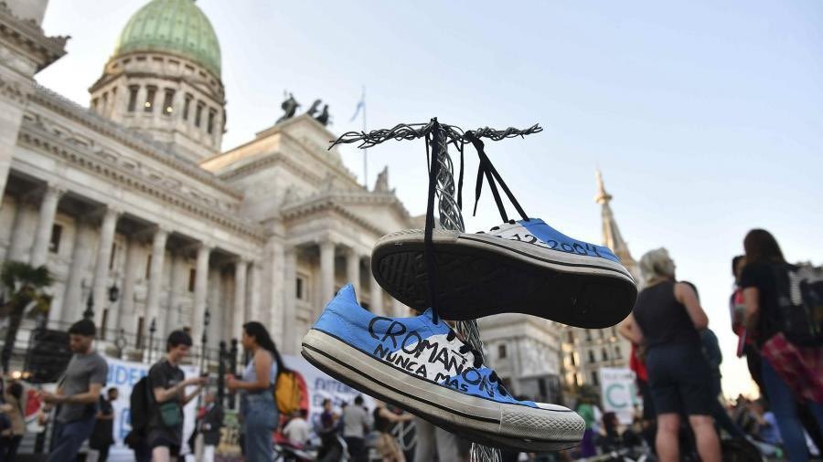 ItaiHagman's tweet photo. 18 años de Cromañon, la tragedia, el crimen social que (nos) arrancó de un tirón la inocencia a varias generaciones.  
Este año en el Congreso conseguimos que el espacio fuera expropiado y convertido en un lugar de la memoria ¡las y los pibes de Cromañon, presentes! https://t.co/U9qM4UhYoh