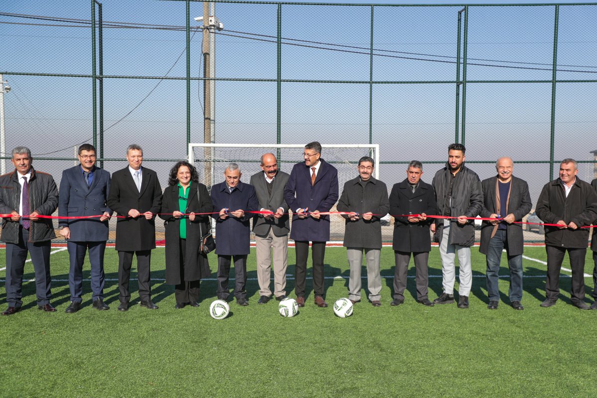 kutahyabel's tweet photo. ZAFERTEPE’DE ŞEHİT ENGİN BALCI PARKI VE HALI SAHA HİZMETE AÇILDI
Kütahya Belediyemizin Zafertepe Mahallesi’nde alt ve üst yapısını tamamen yenilediği Şehit Engin Balcı Parkı ve Zafertepe Halı Sahası, Vali Ali Çelik ve Belediye Başkanımız Prof. Dr. Alim Işık’ın katılımıyla açıldı. https://t.co/HWFI9sz5vz