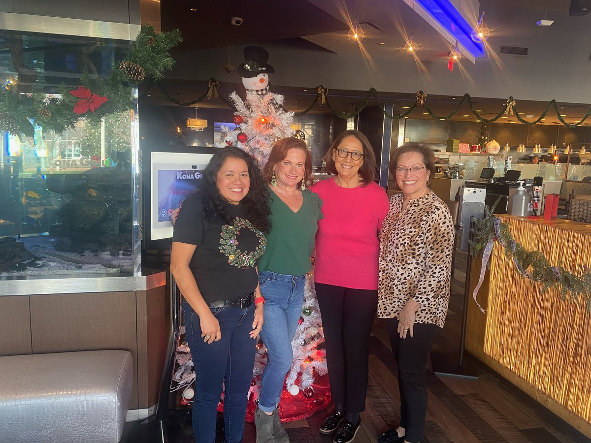 DrLisaSerna's tweet photo. This week was able to catch up with these amazing smart ladies who were with me through my entire PhD journey!I would have not made it through without their friendship!What we went through created a bond that is forever💖! @DrLauraVen Dr. Venegas,Dr. Michel, Dr.Paugh! @Norapaugh https://t.co/jJlrx0uMhG
