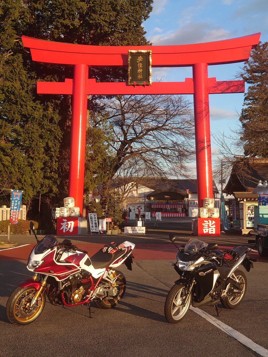 ryo_koala1000rr's tweet photo. 12月30日に安住神社まで走ってきた!
#HONDA
#CB1300SB
#SC56
#CBR250R https://t.co/2ct7famDFa