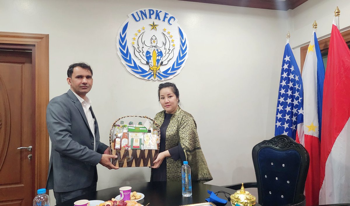 UNPKFC's tweet photo. ขอบพระคุณสถาณฑูตปากีสถานมากค่ะ ที่ส่งกระเช้ามาเยี่ยมและมอบกระเช้าวันปีใหม่ในคราวเดียว ขอบพระคุณสำหรับไมตรีที่อบอุ่นค่ะ 🙏🙏🙏❤️
#EmbassyOfPakistan #AphinitaChaichana
#UnitedPeaceakeepersFederalCouncil #UNPKFC https://t.co/pt0fiIIeWE
