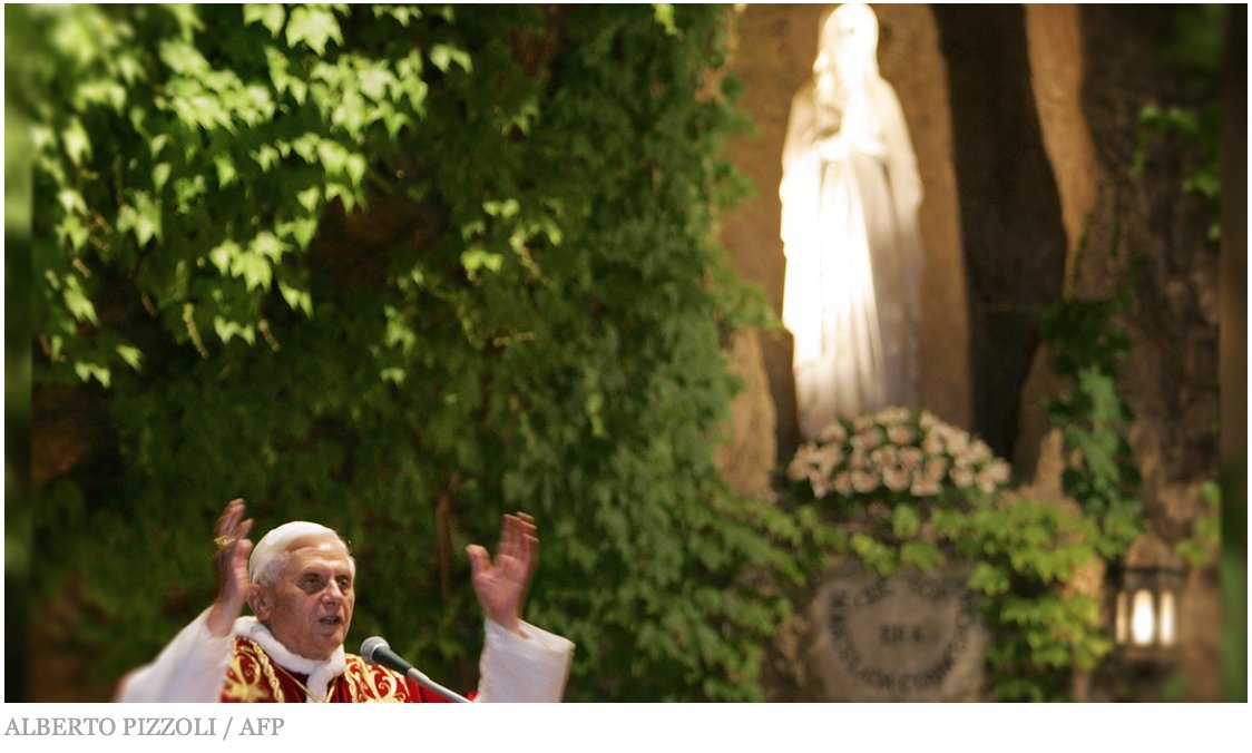 AleteiaES's tweet photo. “Hay que prepararse para la muerte. No en el sentido de realizar determinados actos, sino de vivir preparándose para pasar el último examen ante Dios…”

Benedicto XVI

https://t.co/L6dlecFhxU

#AleteiaES https://t.co/yJ48bdEzWn