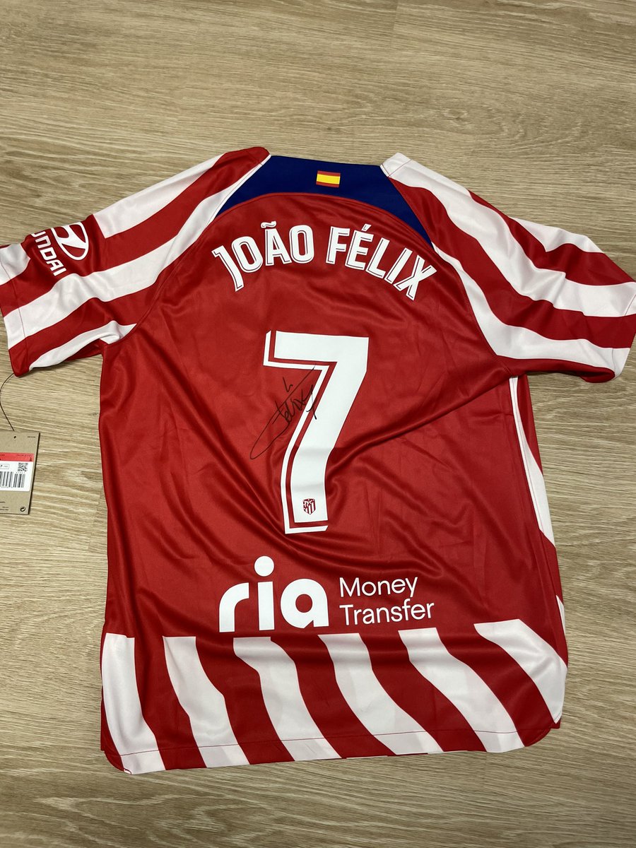 ni2las's tweet image. 🚨Signed João Felix Giveaway🚨
-&amp;gt; Just like it ✅
-&amp;gt; I’ll pick a Winner