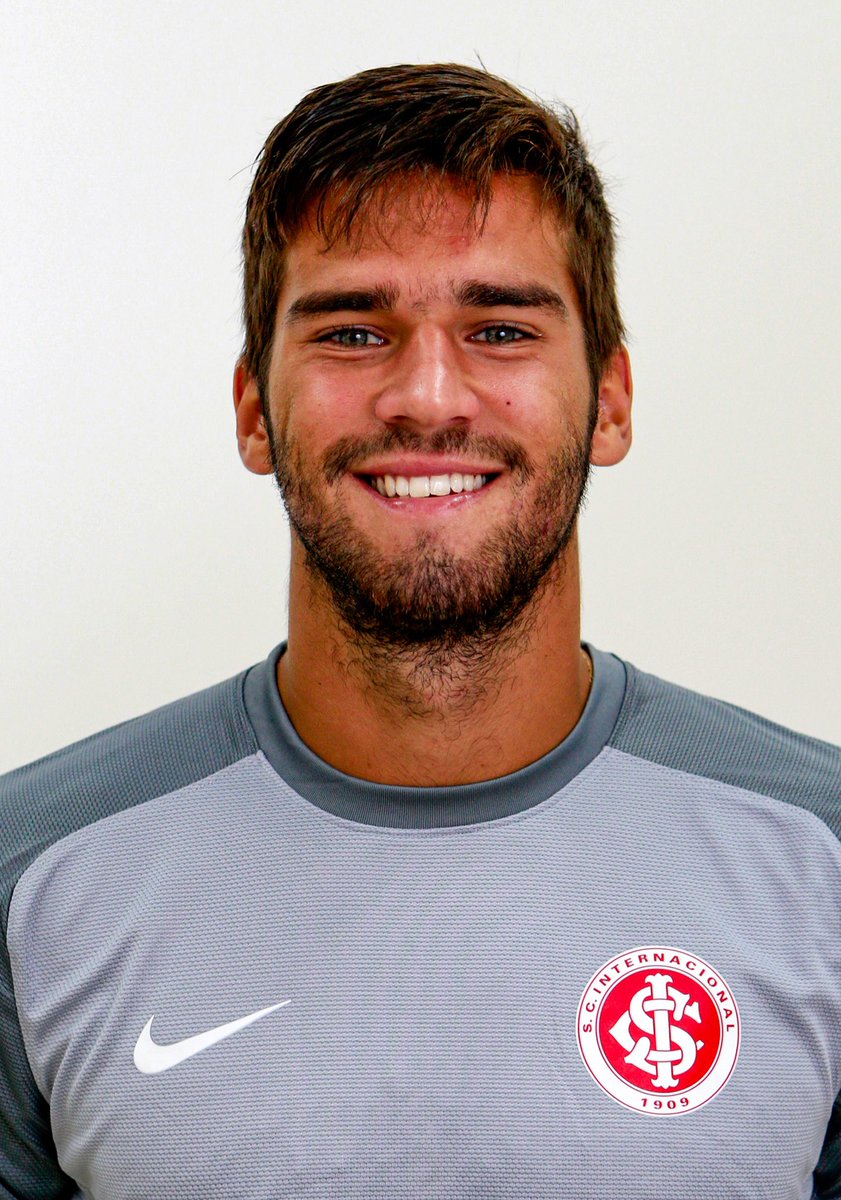 ChampionsLeague's tweet photo. 🇧🇷 Alisson during his @SCInternacional days 😃

⏪ #UCL https://t.co/MMC2UYRNGW