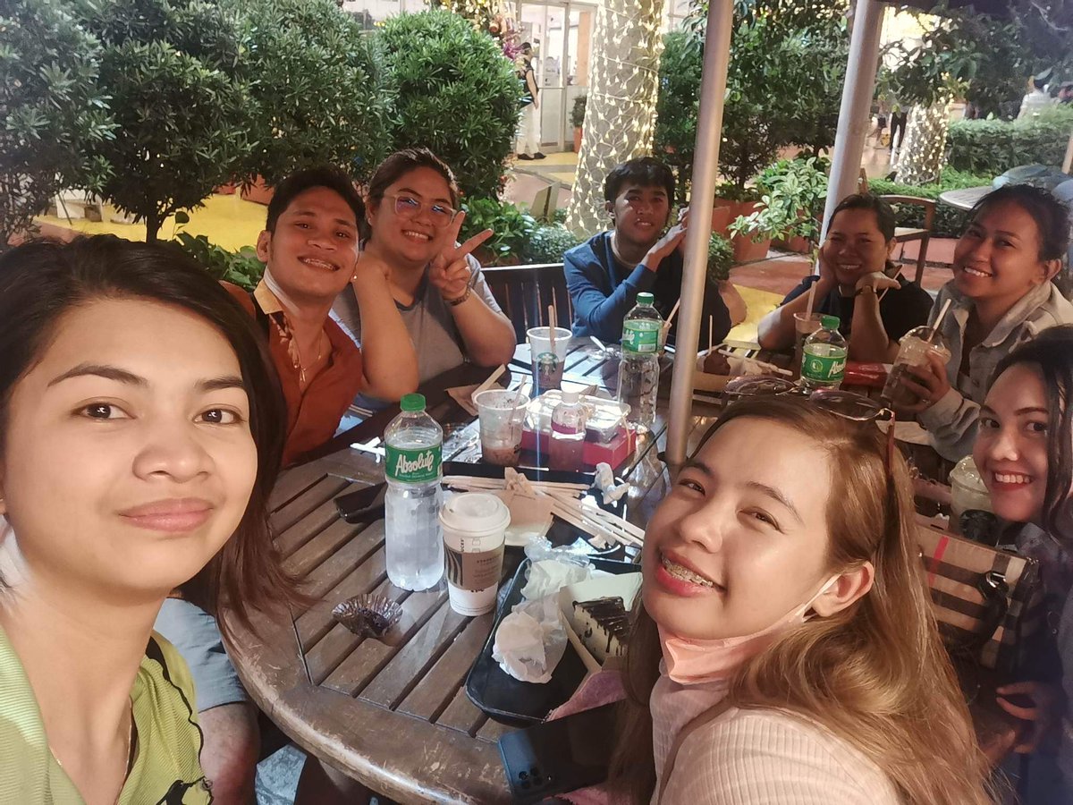 KrstneBee's tweet photo. Yung bigla nalang nila akong hinintay kahit gabi na para lang makasunod ako. π₯Ί
#HSfriends #14YearsAndCounting https://t.co/uCuNKM2MzA