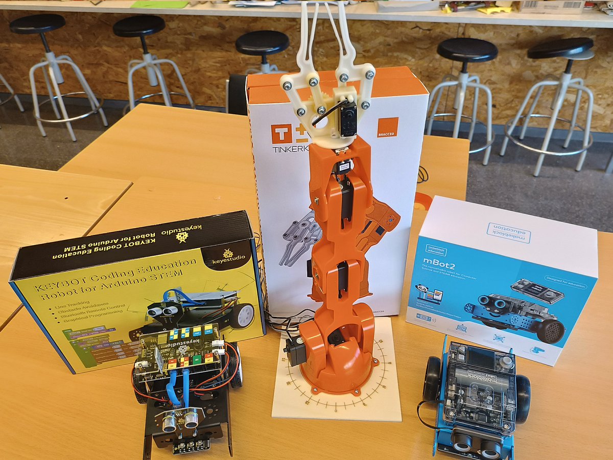 A_Romero_68's tweet photo. #Keyestudio, #Tinkerkit i #Makeblock, tres maneres d'entendre la #robòtica, #Keybot, #Braccio i #mBot2, tres robots per a treballar la #programació amb blocs i codi, amb #Blocky, #Arduino, #Arduinoblocks, #mblock, #Scratch i #Python (mitjançant #pySerial)... https://t.co/AKvhqadyLu