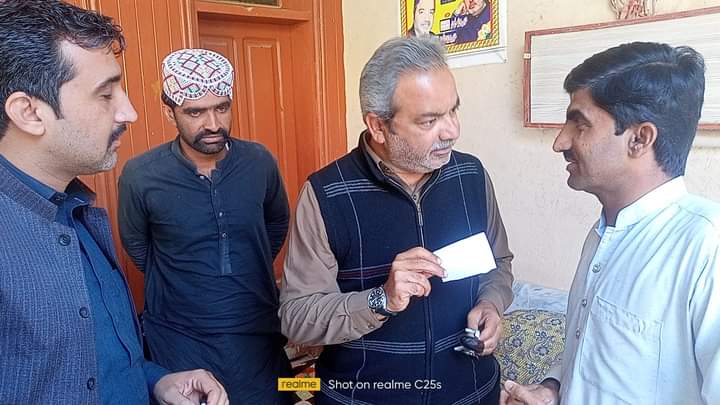 PMLN_TAUNSA's tweet photo. PMLN Taunsa Ka New Ticket Holder Khawaja Nizaamo L Mehmod Ki Naqis Kar Kardge Ke Baais Taunsa &amp; Muzafat K Awam PMLN Se Din B Din Duri Akhtyar Karta Ja Raha He Please PMLN ke Official Notice Lin
@HamzaSS
@CMShehbaz
@MaryamNSharif
@RanaSanaullahPK 
@NawazSharifMNS
@betterpakistan https://t.co/ZFpzKe7W2Z