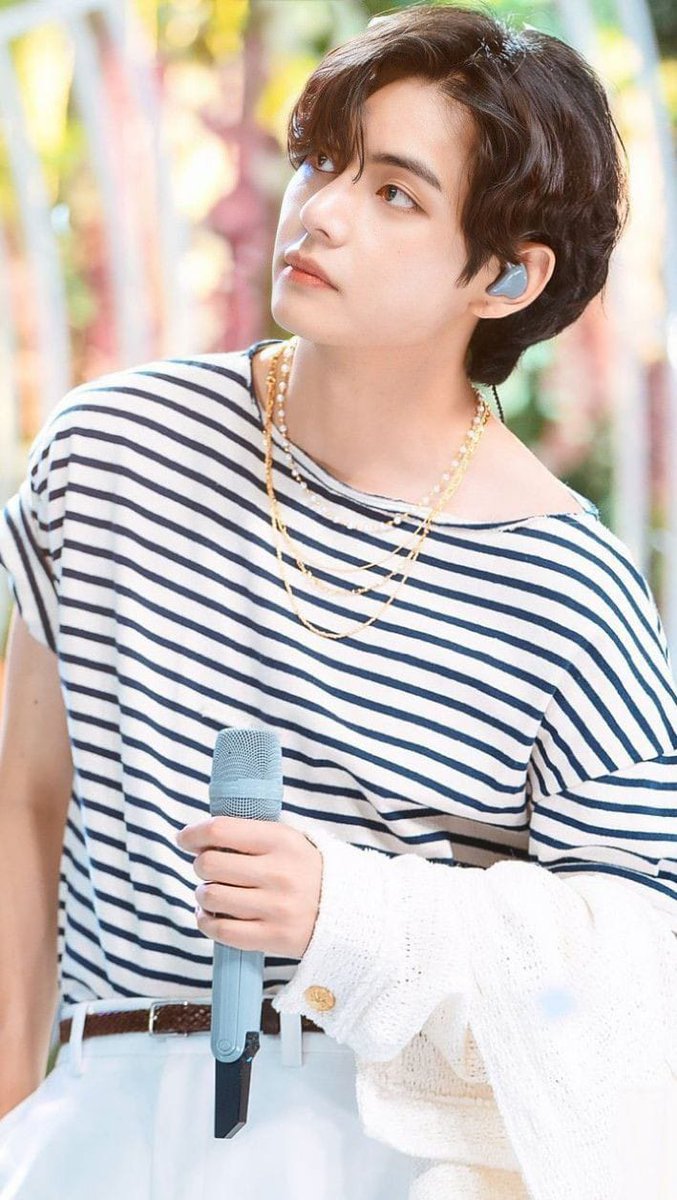 ErykaMi's tweet photo. @BTS_twt_VKTH Dear V, 당신의 삶에 행복과 성공, 많은 빛과 기쁨이 있기를 바랍니다. 당신은 매우 특별합니다, 당신을 사랑합니다! 생일 축하합니다, 당신은 우리의 선물이고 그것은 저를 매우 행복하게 만듭니다.
내가 쓴 몇 마디로 내 애정과 아미의 모든 사랑을 받아라. 한 번 더 사랑해 💜 https://t.co/5Pe8q3sWAf