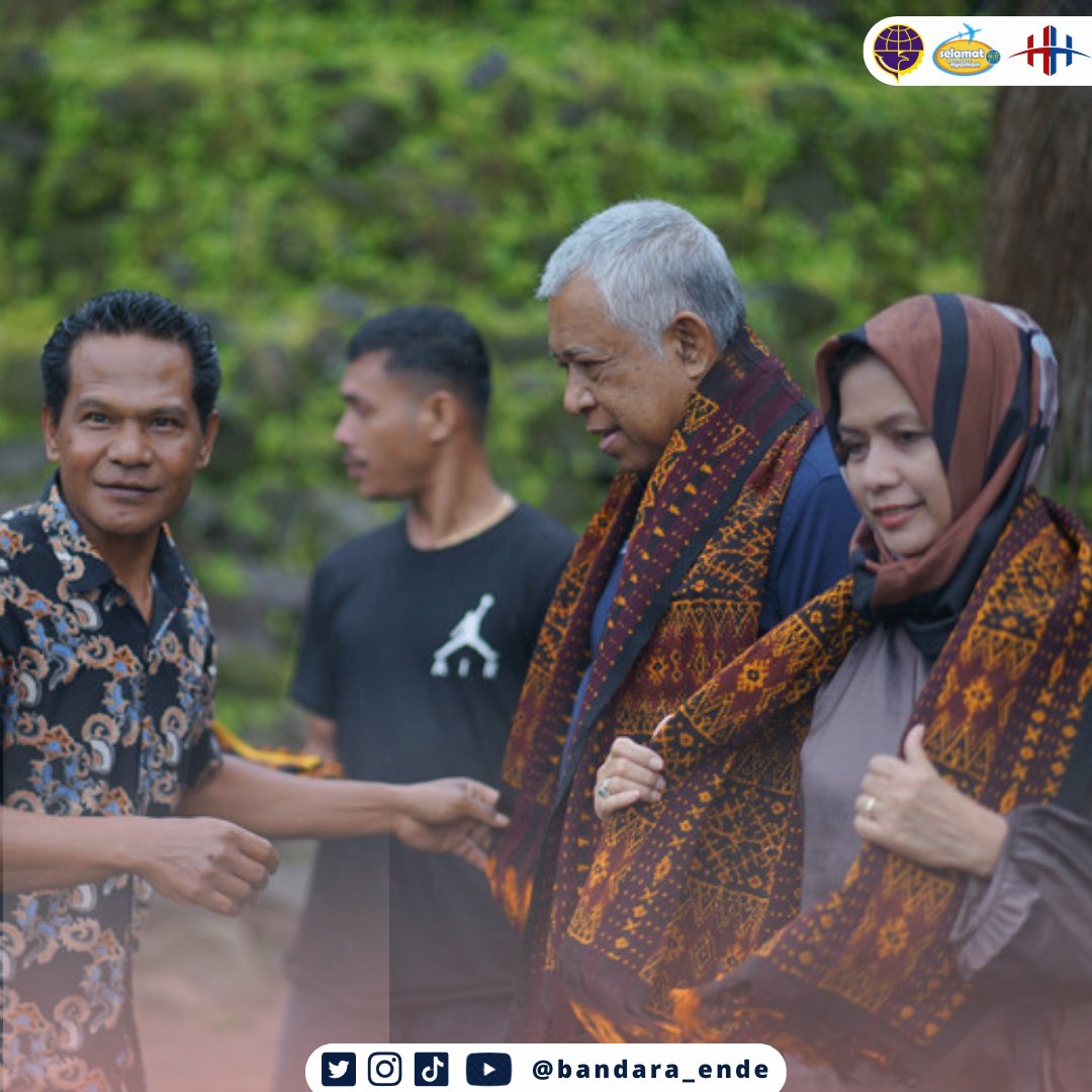 bandara_ende's tweet photo. #SobatENE Berikut merupakan serangkaian kunjungan Sesditjen Hubud Bapak Ir. Nur Isnin Istiartono di Ende diakhiri dengan makan malam bersama pimpinan dan pegawai #BandaraEnde (25 Des 2022)

@BudiKaryaS 
@kemenhub151 
@djpu151 

#Kemenhub #DJPU #MenghubungkanIndonesia #LewatUdara https://t.co/AXds8gHjwQ