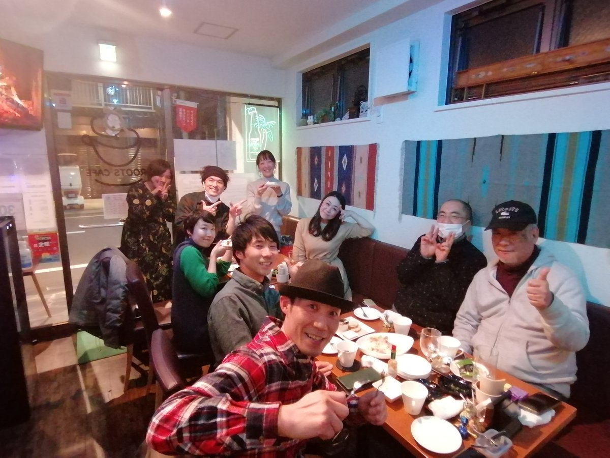 megu_matonchan's tweet photo. 北区昭和町にある、素敵なカフェ&バーROOTSCAFEさんにてお初の生音ライブ会✨久しぶりにみんなに会えて嬉しかった🥰そして、ROOTSCAFEさん今年も大変お世話になりました、ありがとうございました🥰
#ROOTSCAFE https://t.co/M5KVpYPbTL