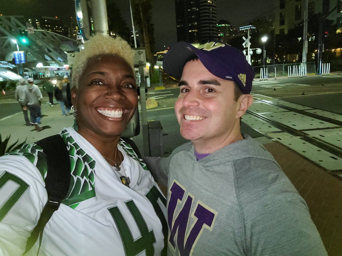 This UW fans stopped me and asked if I was @SirMells40 Mom, upon confirmation he said, that kid did what was best for him. I wanted to post this to NORMALIZE human interaction!!! #PAC12 #JustBeKind #TheSmiles #RandomFans