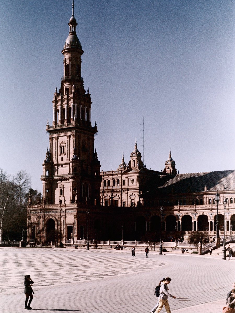 Jotaaabc's tweet photo. @viajepatrimonio @CronicoViajero @itineratur @MochilaExpres @singularia_blog @viajefilos @Bromotengger @cuadernodavid @viajeschavetas @lassandaliasde @jordicanalsoler Voy por Plaza de España y no elijo la Mezquita-Catedral de Córdoba solo porque no tengo las fotos en el móvil, que debió ser el lugar que más me impresionó este año, una locura https://t.co/2M0fuV0SBs