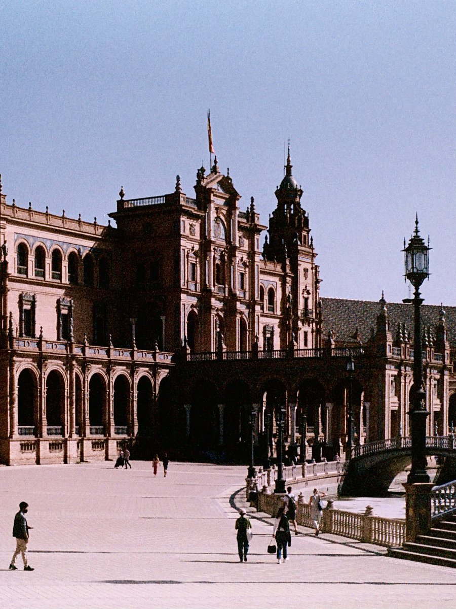 Jotaaabc's tweet photo. @viajepatrimonio @CronicoViajero @itineratur @MochilaExpres @singularia_blog @viajefilos @Bromotengger @cuadernodavid @viajeschavetas @lassandaliasde @jordicanalsoler Voy por Plaza de España y no elijo la Mezquita-Catedral de Córdoba solo porque no tengo las fotos en el móvil, que debió ser el lugar que más me impresionó este año, una locura https://t.co/2M0fuV0SBs