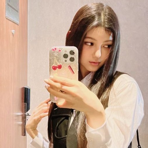 elisanpop's tweet photo. #NewProfilePic https://t.co/zUYsbWCzJF
