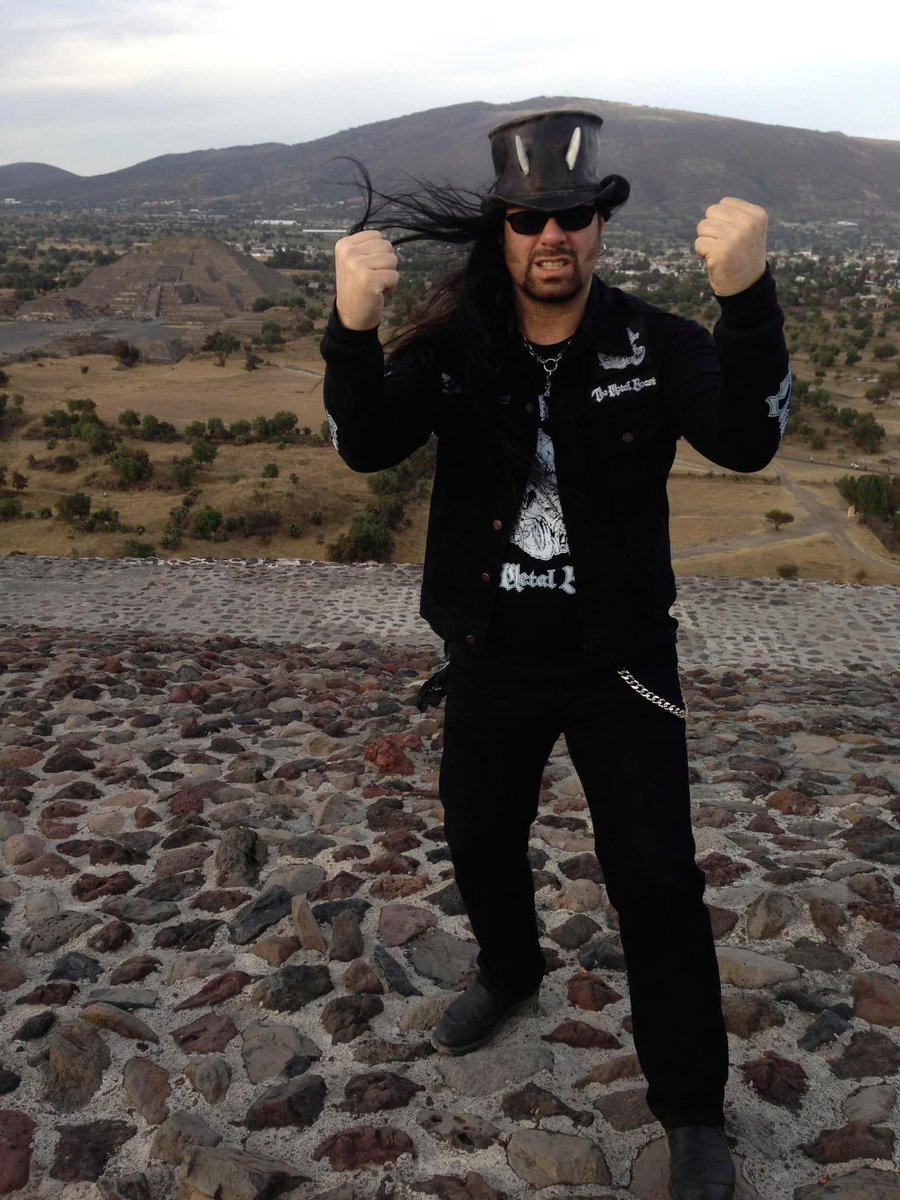 deathriders's tweet photo. Made it to the top of Pirámide del Sol Teotihuacan Mexico. Pirámide de la Luna in the background. Neil Turbin The Metal Voice #neilturbin #themetalvoice #pyramidofthesun #pyramidofthemoon #teotihuacan #mexico https://t.co/SLrvUlsBKL