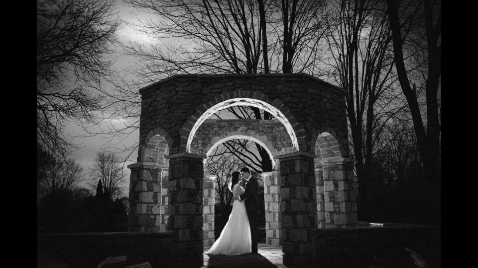 JustGrinPro's tweet photo. Happy 6th Anniversary Tara &amp; Kevin! #wedding #anniversary #justgrinproductions @johnlyonsphoto https://t.co/t37mcTcuPo