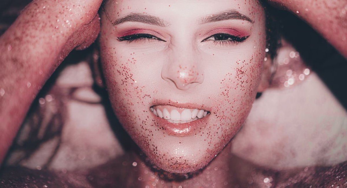 bat9r_ico's tweet photo. can't there be a lot of sparkles?  happens 🤪
#pink https://t.co/H2mBvNIIKA