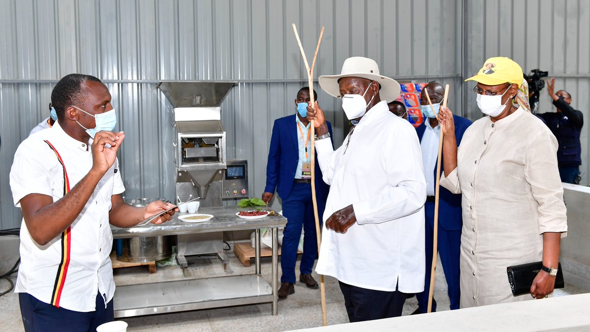 yoweri-k-museveni-on-twitter-accompanied-by-maama-janet-i