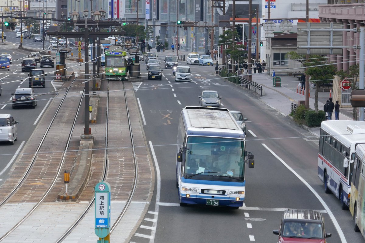 kzo787885's tweet photo. 2022/12/30 ブルーロマン号
第1便　長崎県営バス　S851
第2便　宮崎交通　194

フェニックス続行とかに注目集まる中、あまり注目されてない気がするコレ笑
期間中毎日194ってことは無い気がするので251とか入るのか気になるところ。 https://t.co/XzUETon1OJ