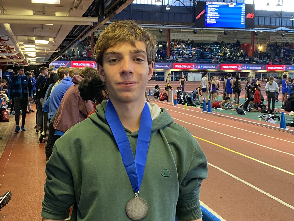 EMXCTF's tweet photo. โก๏ธHOLIDAY INVITE SHOUT OUTโก๏ธ
Itโs a new PR in the pole vault for AJ Palmeri. His 9-7 clearance is #2 in the Conference! #JetsFly https://t.co/TlQZPbqvIf