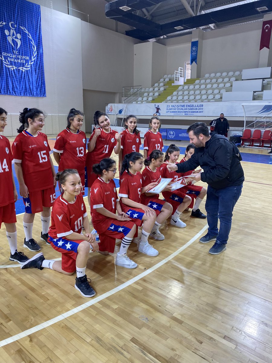 Yıldız Kız Basketbol takımımız 3.maçında Hürriyet Ortaokulunu yenerek Doğu grubu 2.si olup Samsun’da mücadele hakkı kazanmıştır.Öğretmen ve öğrencilerimizi tebrik ederiz. <a href="/alisaavaas/">Ali Savaş</a> <a href="/MemSalipazari/">Salıpazarı İlçe Milli Eğitim Müdürlüğü</a> <a href="/ademm1903/">Ademmmmm</a>