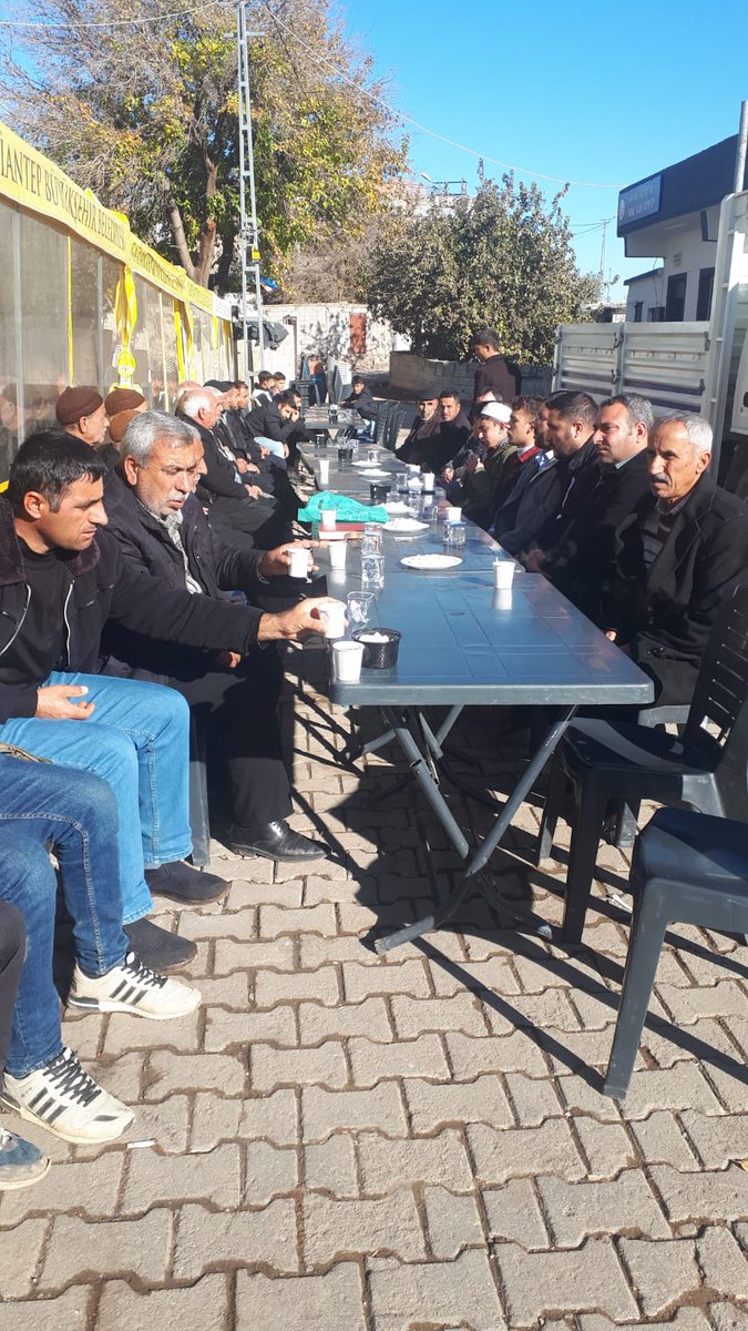 IhlCahit's tweet photo. İmam Hatip Lisesi ve İmam Hatip Ortaokulu hafız öğrencileri ile Şehidimize taziyede  bulunarak Kur'an tilaveti yapıldı.Şehidimize Allah'tan rahmet kederli ailesine başsağlığı diliyoruz milletimizin başı sağ olsun.@hasanrasit @mustafakirac27 @ismailncel5 @yavuzelimem @YavuzeliIHO https://t.co/CQdcxr1Koe