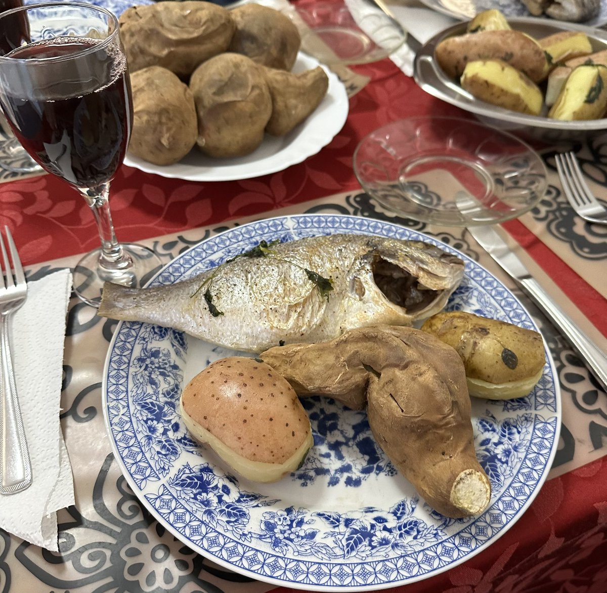 acserrao76's tweet photo. Todays lunch at Casa Serrao (home) is white sweet potatoes, potato and #Dourada fish (bream fish in English) 🐟 #Peixe #Funchal #Madeira https://t.co/0ZXD2ct4ZB