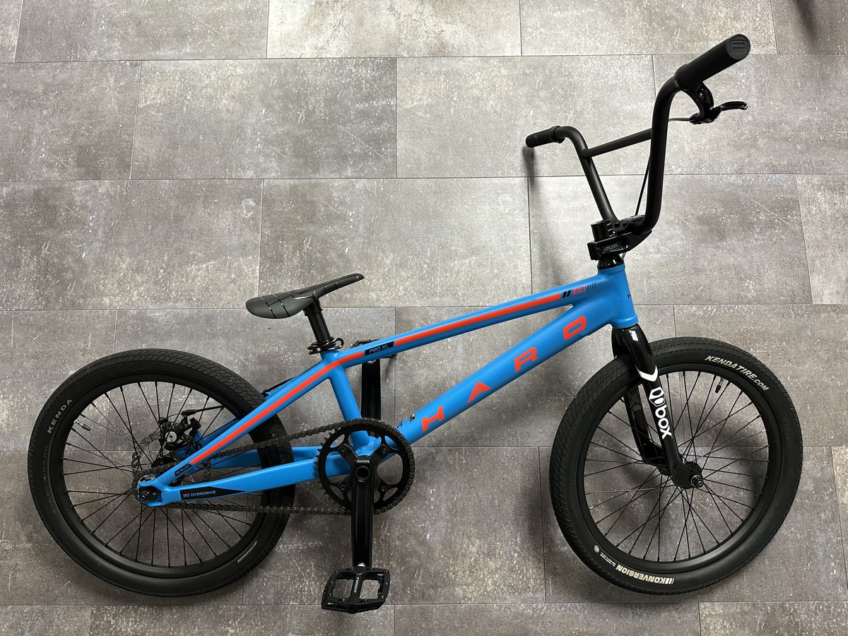 chriswong13's tweet photo. 2 for '22. I added 2 race bikes in 2022, to bring it to 6 total. Who'd have thunk it? 😁
#gtbmx #gtbikes #gtspeedseries #gtheritage #goodtimes #50yearsofgoodtimes #haro #harobmx #harorace #harobikes #bmx #bmxlife #bmxracing #raddad #rad #bmxover40 @gtbicycles @harobmx @harorace https://t.co/a0SVDuYsD5