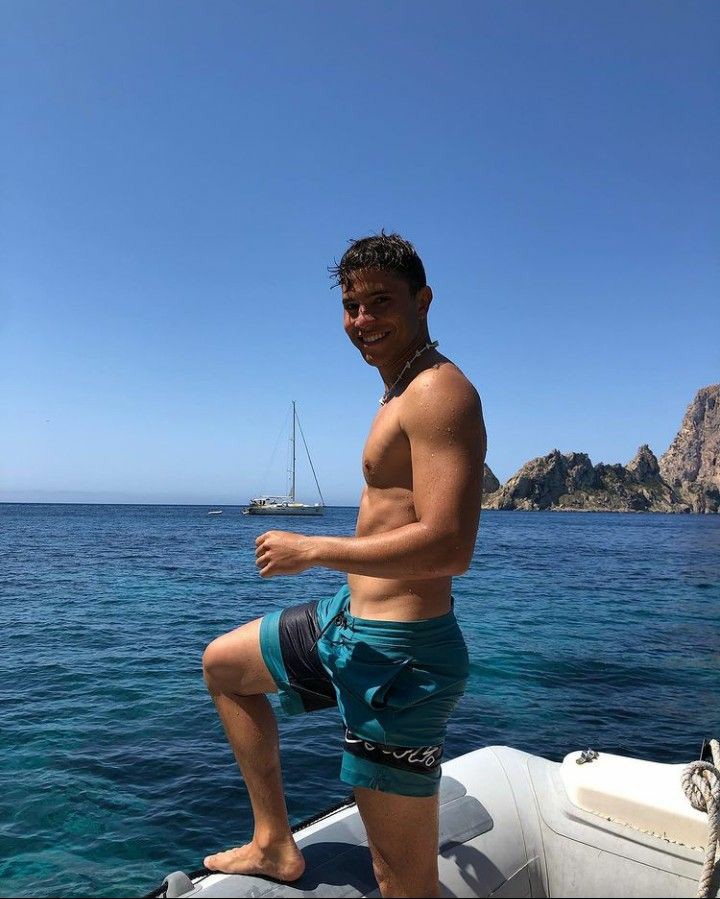 ezdevito's tweet image. 🌊 mergulhando