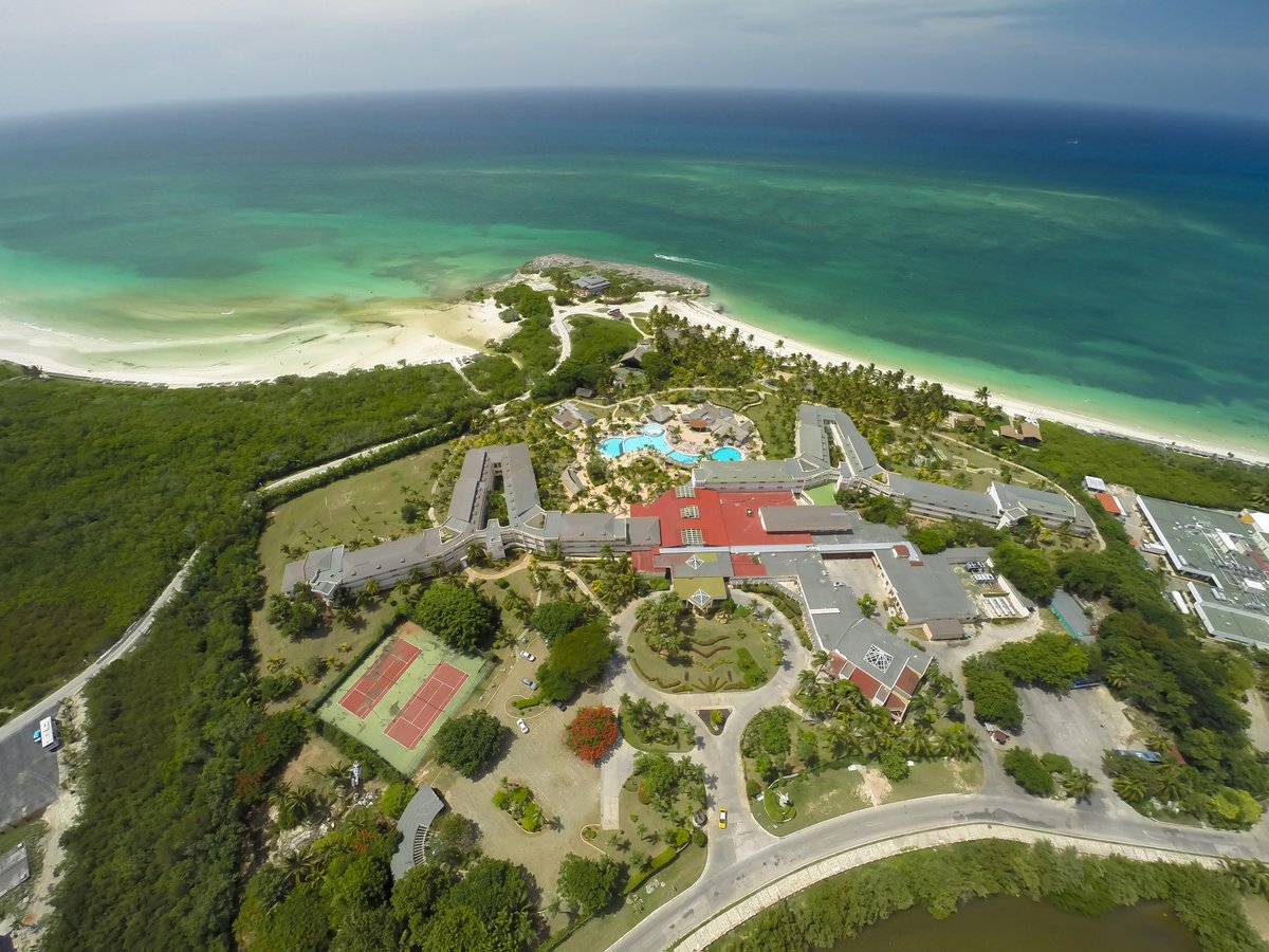 MeliaCuba's tweet photo. La playa y #SolCayoCoco: una pareja perfecta 🌴☀️🌊
https://t.co/UoLSGrard3 https://t.co/UFMfxeYCzm