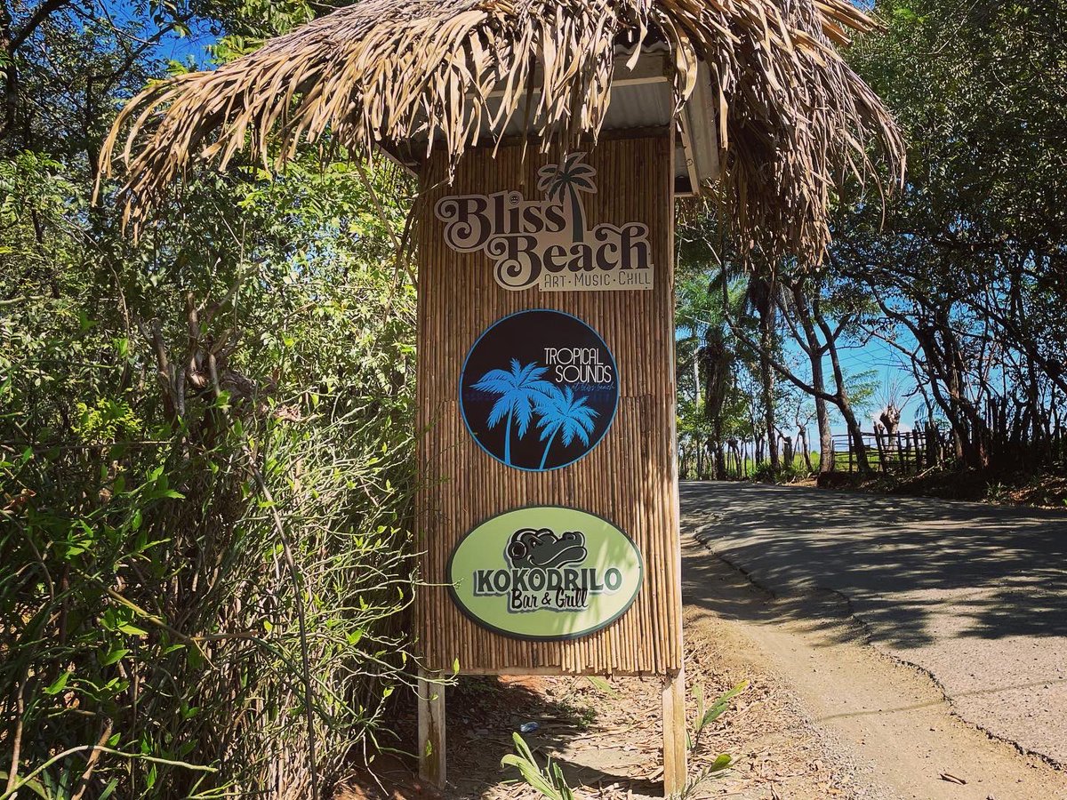 BlissBeachHotel's tweet image. ¡La calma antes de la tormenta! Tenemos una casa llena de invitados de todas partes: Colombia, Perú, Costa Rica, EE. UU. y más mientras nos preparamos para la celebración inaugural de @TropicalSoundsP #NYE!!! $20 7PM hasta ¡Caminemos hacia el 2023 llenos de #paz #amor y #alegría!