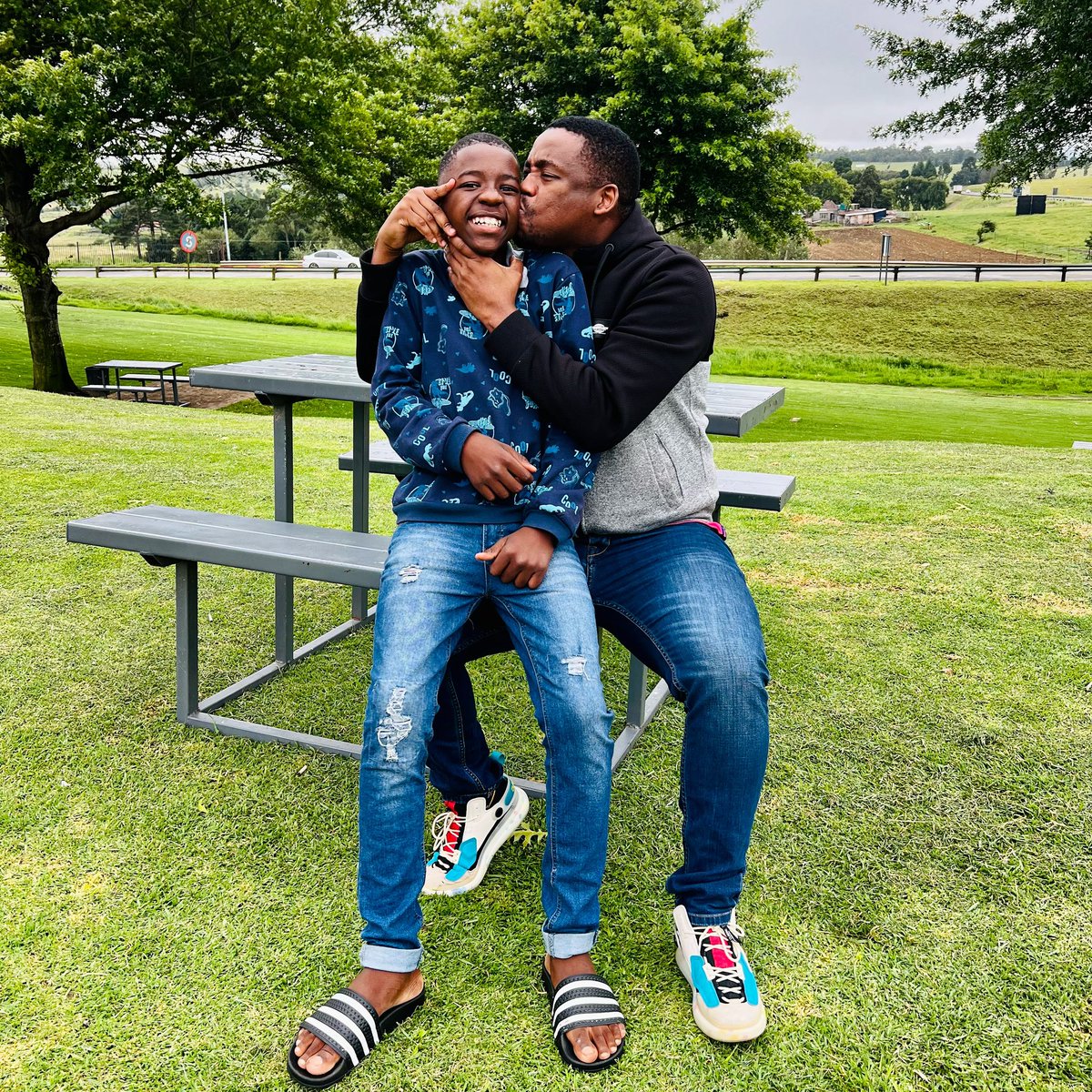 SbuNoah's tweet photo. “Baba please don’t kiss me in public, abantu bayasibuka!” Aibo, lezingane! Imhlola 😅😅😅 https://t.co/CCRs5Vn3k4