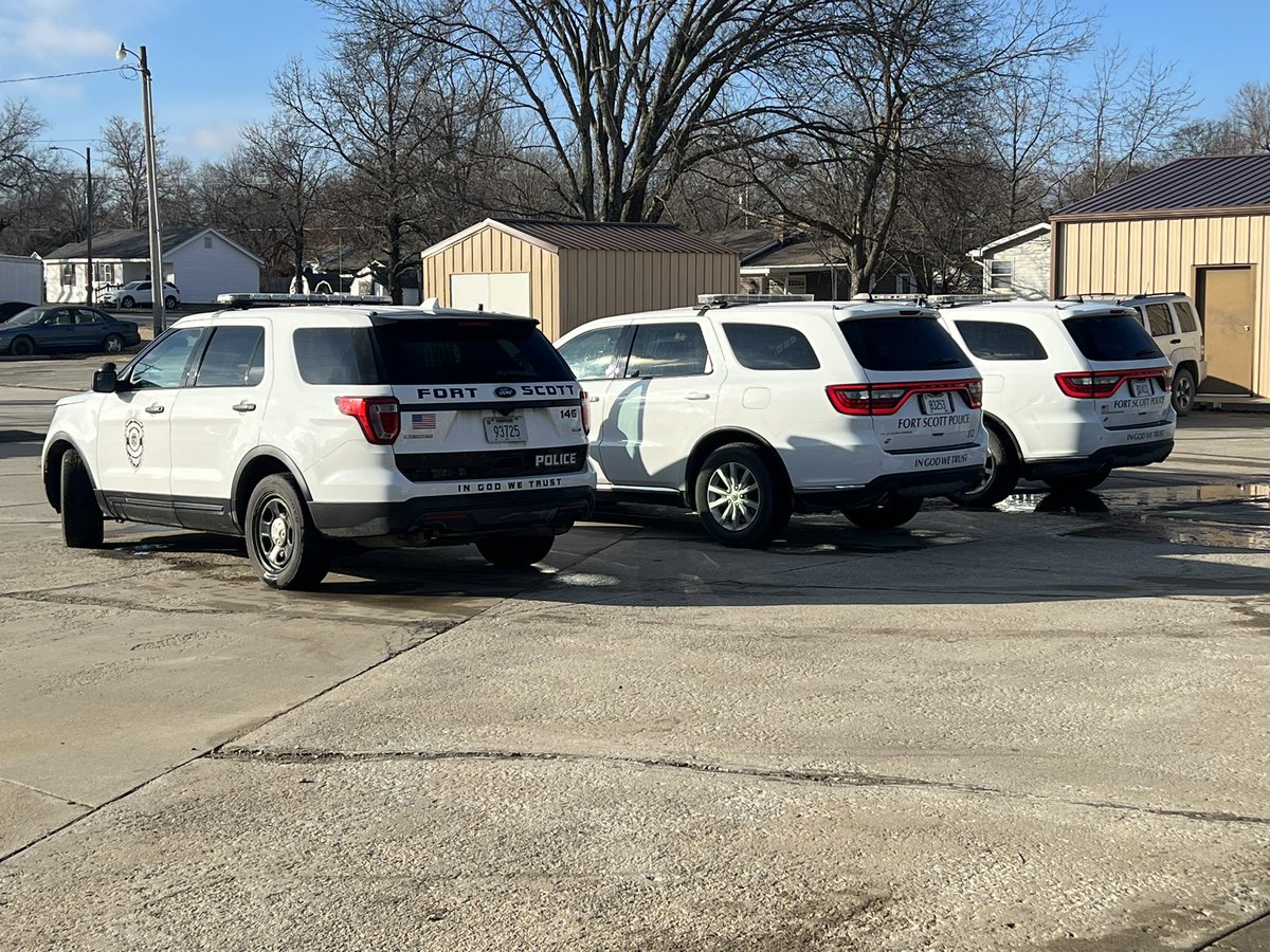 Hey Fort Scott Fire… we can wash our rigs too!

#AllCleanedUp  #ReadyForNewYears