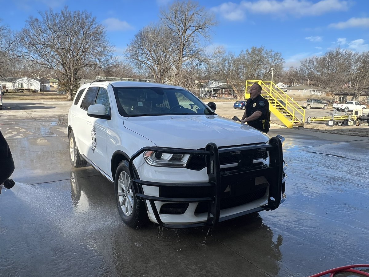 PoliceFortScott's tweet photo. Hey Fort Scott Fire… we can wash our rigs too!

#AllCleanedUp  #ReadyForNewYears https://t.co/T105rnF52t