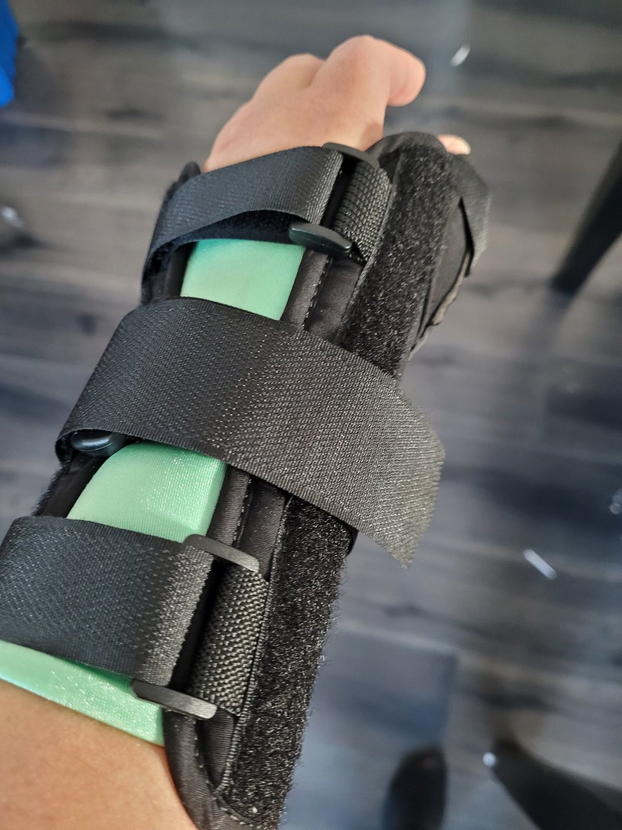 As a right handed person I would like to take a moment to apologize to my left thumb specifically...I didn't realize how much you did

I do now 👇😔