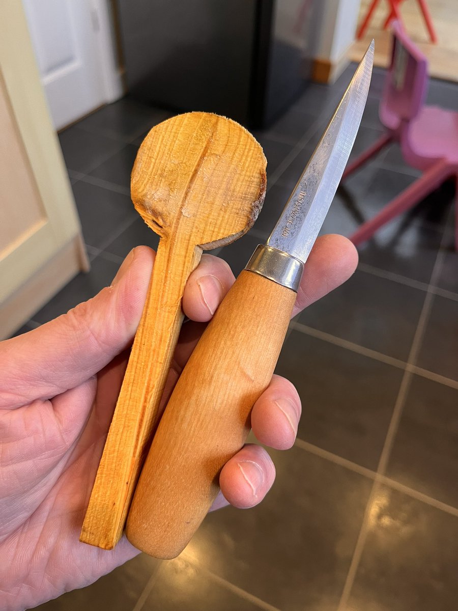 kerry_truman's tweet image. it’s a lazy afternoon in our house.. and with mummy out shopping it’s time to crack open another #spooncarving blank and get the girls to paint the bird box they had from Santa.. I am still going but it looks like they have both finished their craft session..!? #makingstuff 🙌
