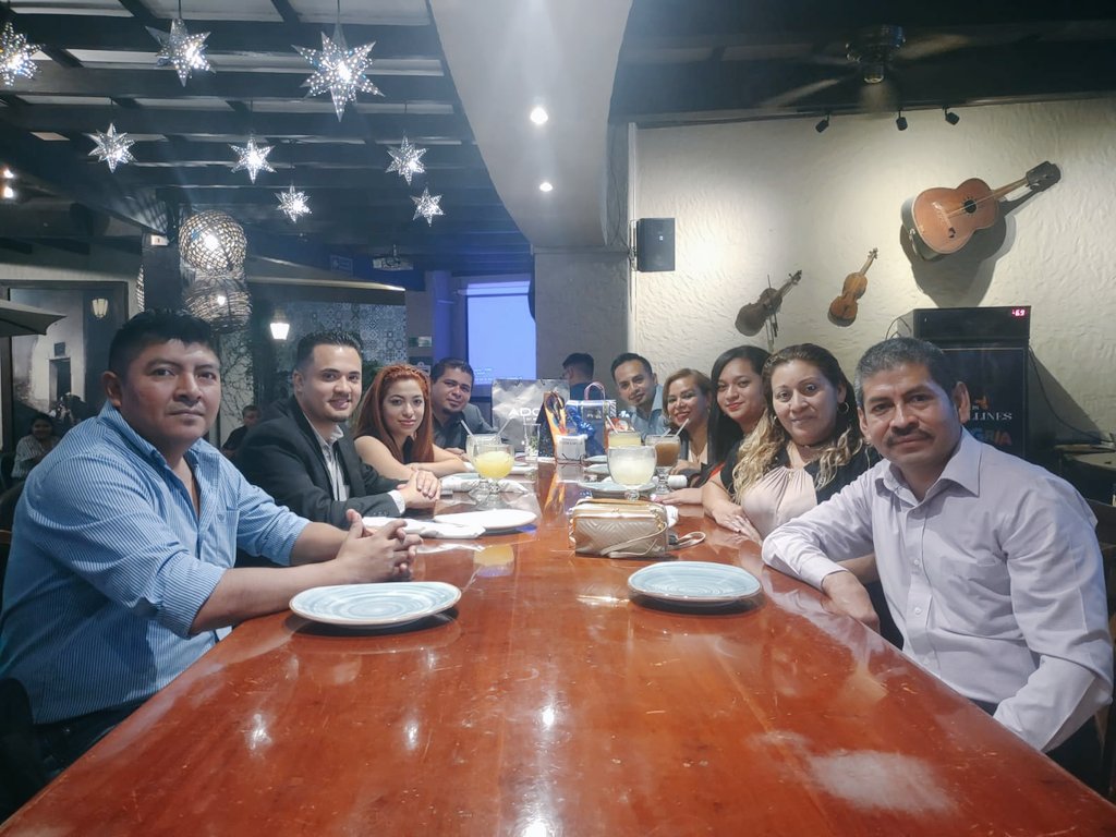 SServileges's tweet photo. Nuestro equipo de Socios, Abogados, Asistentes Legales, Pasantes y Equipo Administrativo. Cerramos el año de trabajo 2022.

Exitoso 2022 en defensa de los derechos de los salvadoreños.

Realizamos cena de navidad 2022. 🎄

#SomosTuMejorOpcionLegal. ⚖
#SERVILEGES S.A DE C.V. 🇸🇻📄 https://t.co/Xhy0i3g22b
