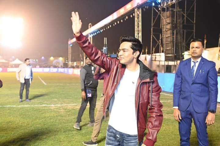 AitcShibpur's tweet photo. This New Year celebration is going to be insane as the Diamond Harbour MP CUP, 2022 draws to a close!
 
And our National General Secretary, Hon'ble MP Sri @abhishekaitc, is here to make this a night to remember!
 
The air is thick with SPORTSMANSHIP, BROTHERHOOD, and ENTHUSIASM! https://t.co/HGQtDxIMHh