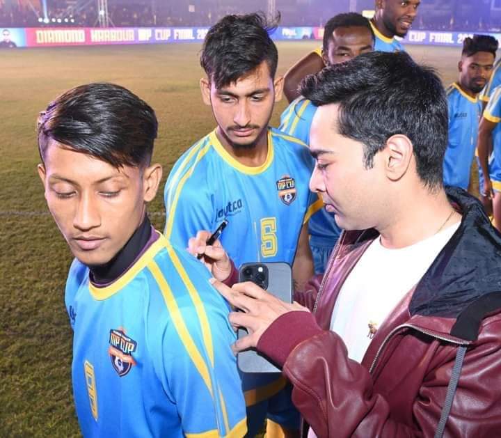 AitcShibpur's tweet photo. This New Year celebration is going to be insane as the Diamond Harbour MP CUP, 2022 draws to a close!
 
And our National General Secretary, Hon'ble MP Sri @abhishekaitc, is here to make this a night to remember!
 
The air is thick with SPORTSMANSHIP, BROTHERHOOD, and ENTHUSIASM! https://t.co/HGQtDxIMHh