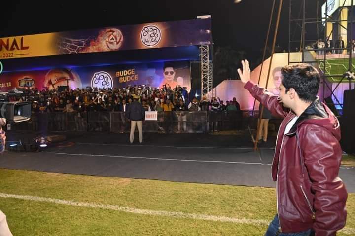 AitcShibpur's tweet photo. This New Year celebration is going to be insane as the Diamond Harbour MP CUP, 2022 draws to a close!
 
And our National General Secretary, Hon'ble MP Sri @abhishekaitc, is here to make this a night to remember!
 
The air is thick with SPORTSMANSHIP, BROTHERHOOD, and ENTHUSIASM! https://t.co/HGQtDxIMHh