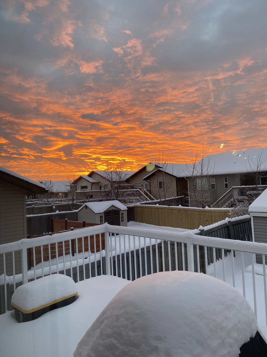 ABGHSS's tweet photo. Alberta Sunrise. https://t.co/yVnDKWxNo4