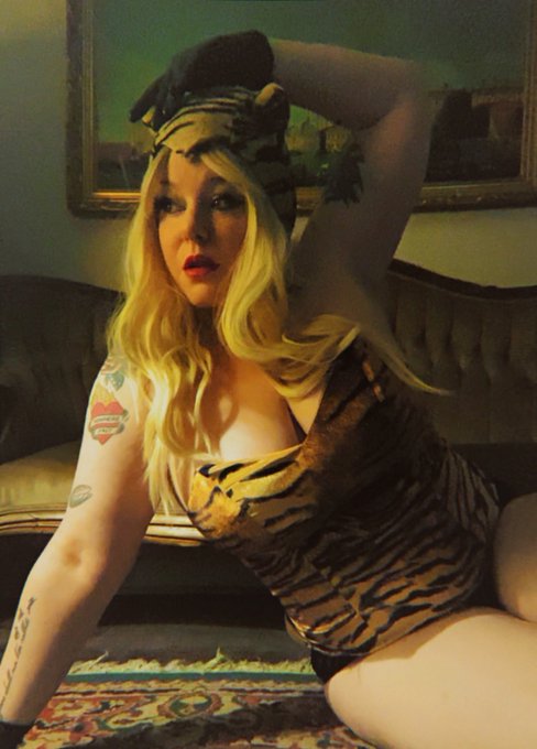 Just a rock &lsquo;n roll sex kitten at heart ❤️&zwj;🔥💋 Bts shot from filming yesterday. New stuff available on