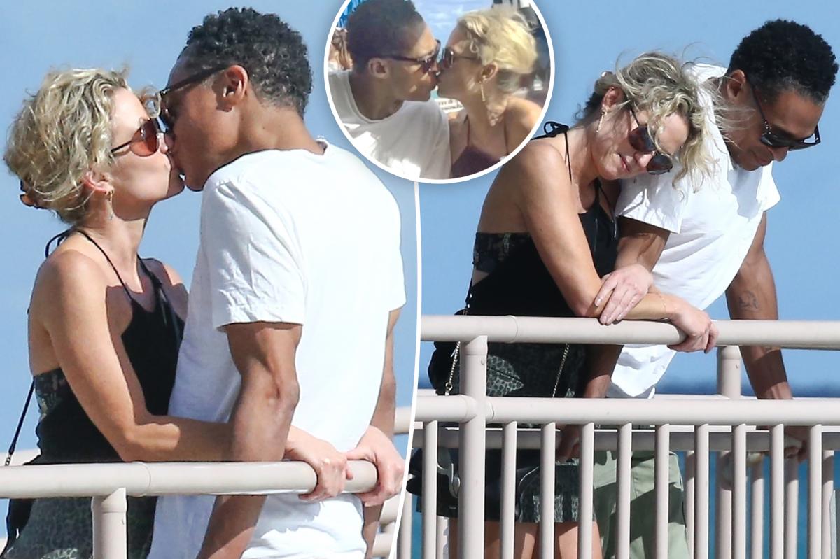 PageSix's tweet photo. T.J. Holmes and Amy Robach make out like teenagers on Miami vacation https://t.co/UNh6lB0CVo https://t.co/dcFrIEwdCR
