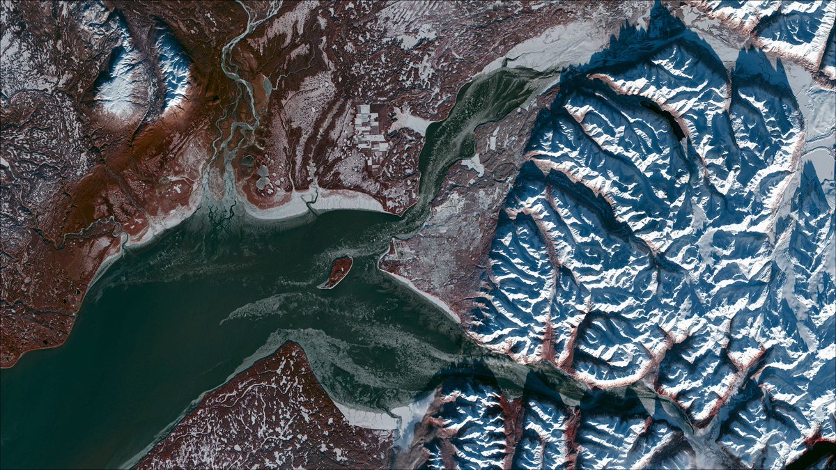USGS's tweet photo. From the first available Landsat 9 data and Landsat 9 handover to the first set of land cover and land surface change products for Hawaii, USGS EROS celebrated plenty of accomplishments in 2022. Read about them at: https://t.co/tMXxGN9hge
#Landsat #LCMAP @USGS_EROS 🛰️🌎 https://t.co/0sREx3XFNb