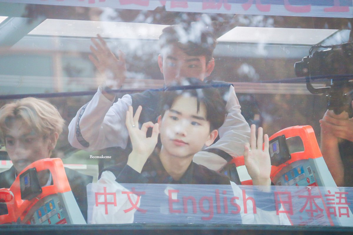 Beemakeme's tweet photo. 221112 
水星座巡迴校車 ♬ 一起𝘈𝘤𝘘𝘜𝘈𝘳𝘪𝘶𝘴 快閃活動
📍臺北101站

#黃莑茗 #莑茗 #FengMing #AcQUA源少年 https://t.co/KZWuDQTybW